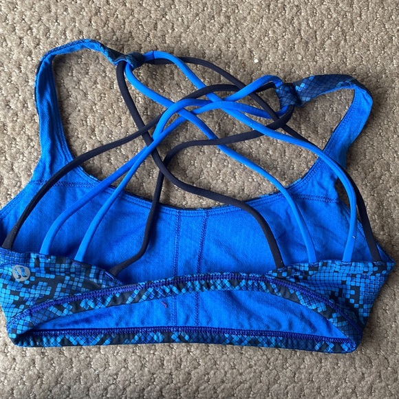Size 2 cute lulu lemon sports bra - Picture 2 of 2